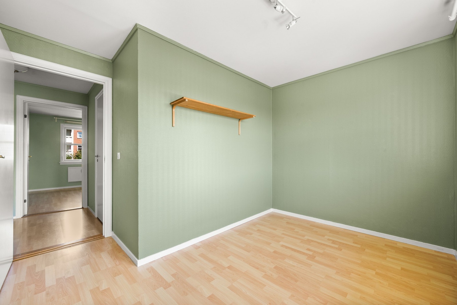 Varmtvann og fyring er inkludert i felleskostnadene. Galleribilde