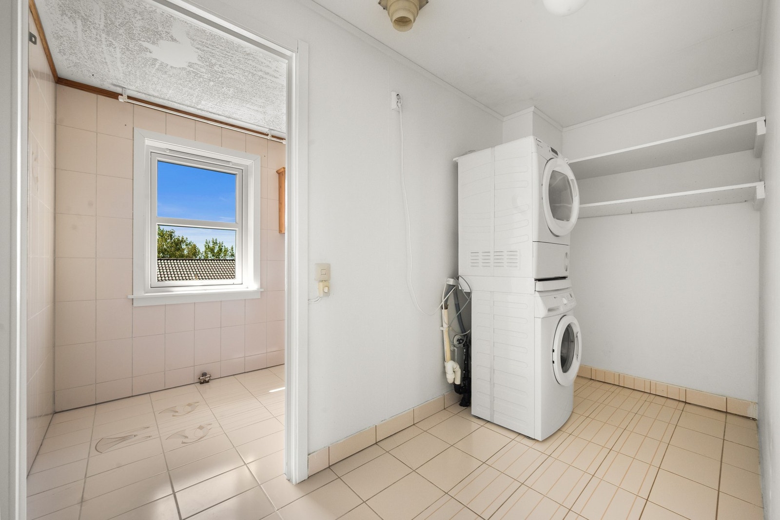 Delvis separat vaskerom. Galleribilde