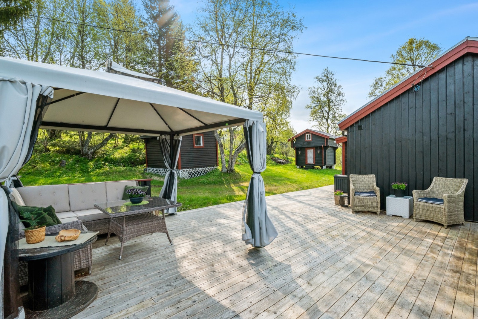 Her kan man nyte gode sol og utsiktsforhold. Galleribilde