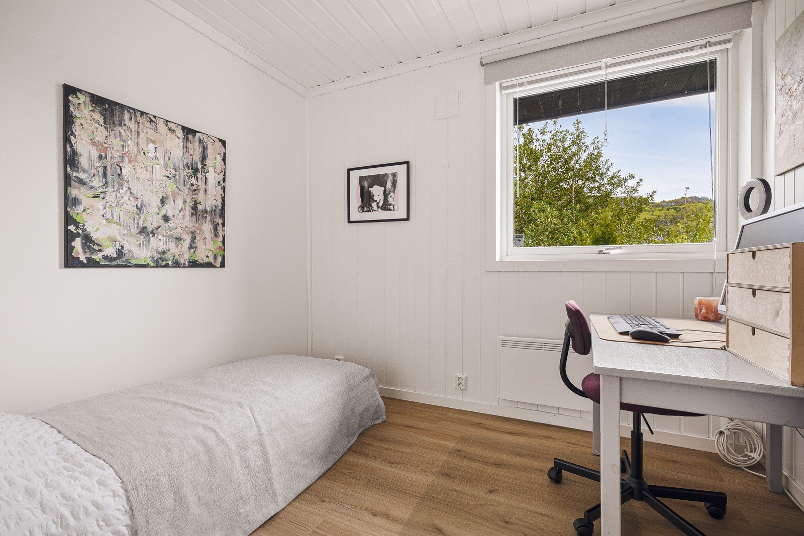 Tre soverom i første etasje på 6,8 kvm, 6,7 kvm og 6,9 kvm. Galleribilde