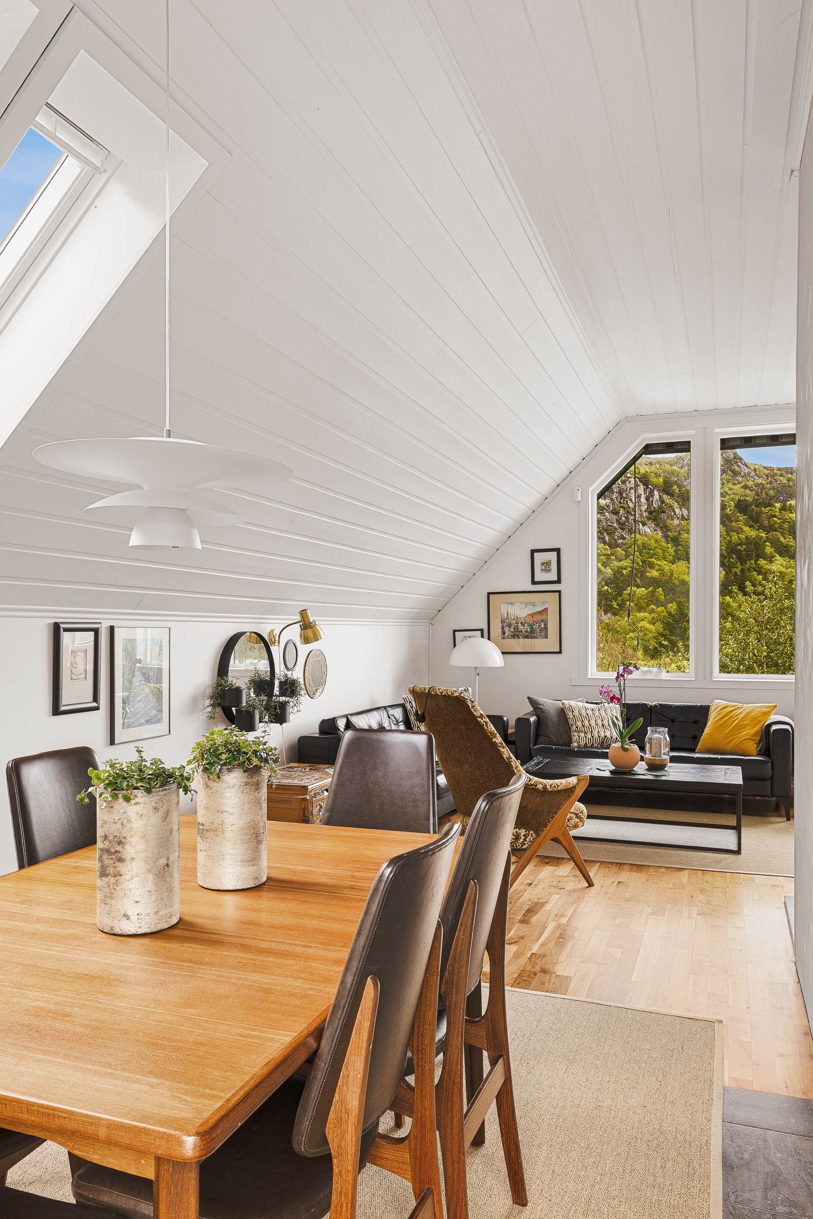 Naturlig plass til stort spisebord. Galleribilde