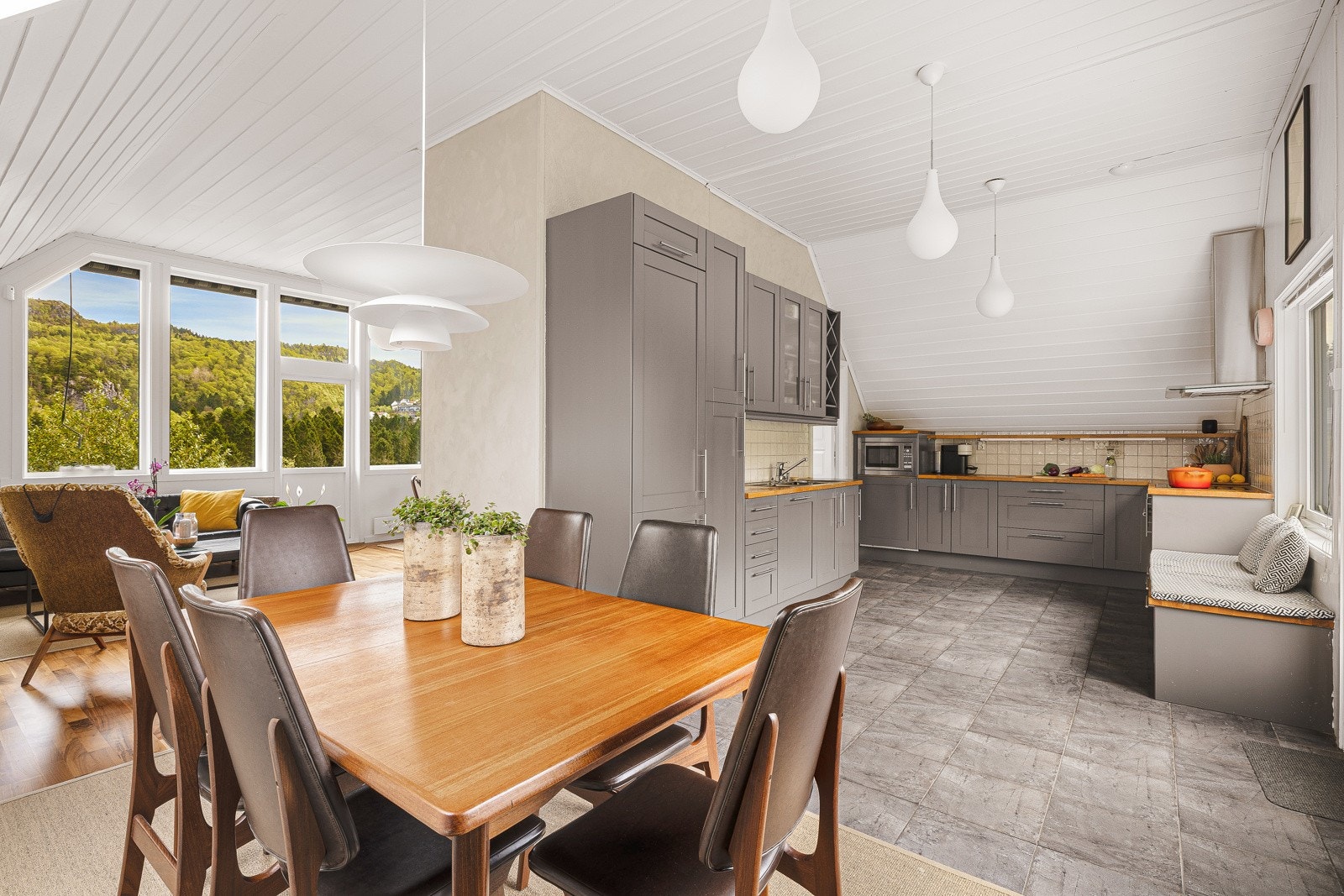 Her kan man invitere venner og bekjente på middag. Galleribilde