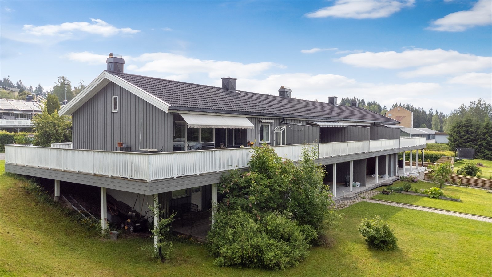 Enderekkehus med stor og solrik terrasse Galleribilde