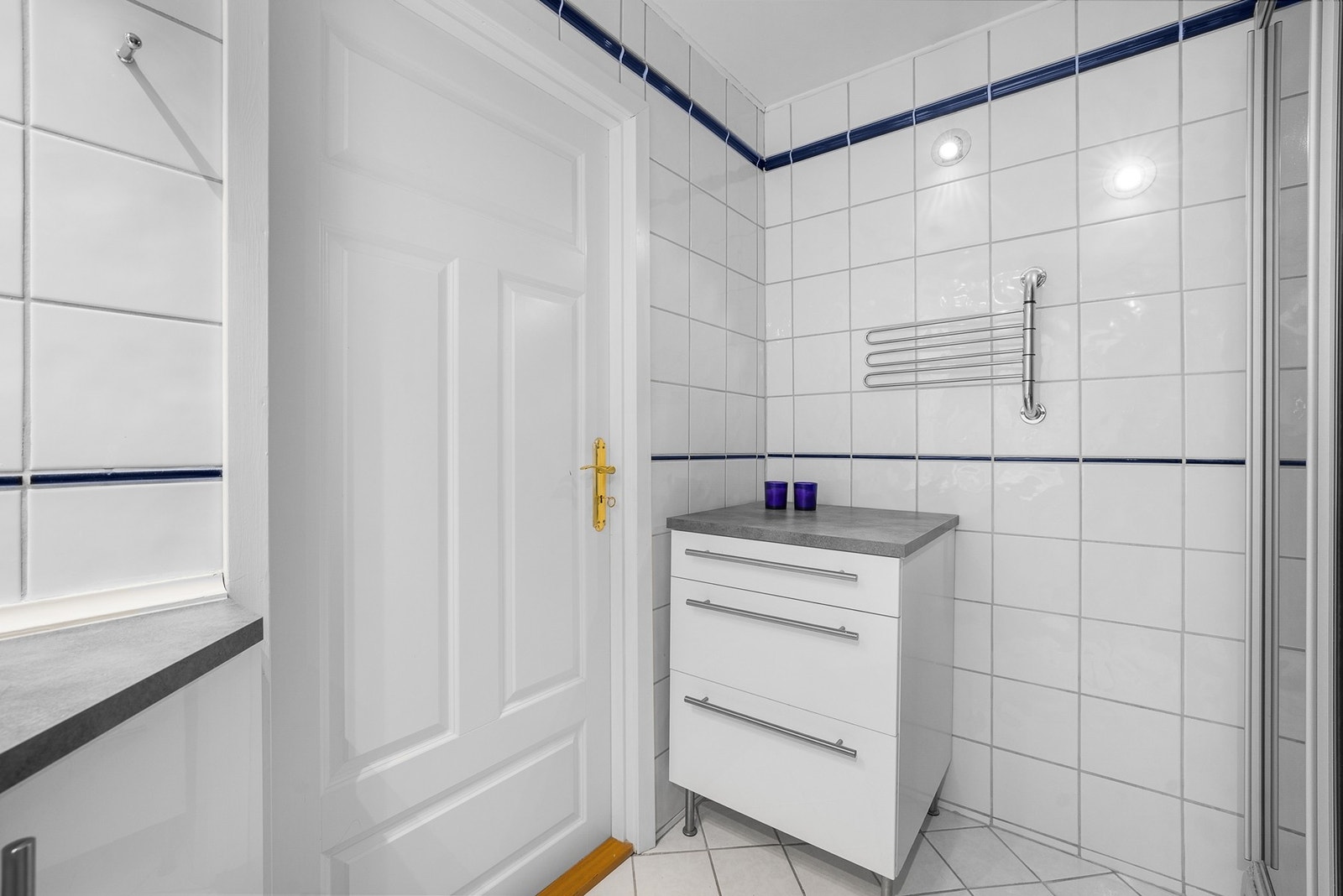 Det foreligger ikke dokumentasjon på utførelse eller byggeår, men badet fremstår som velholdt og funksjonelt med en god planløsning Galleribilde