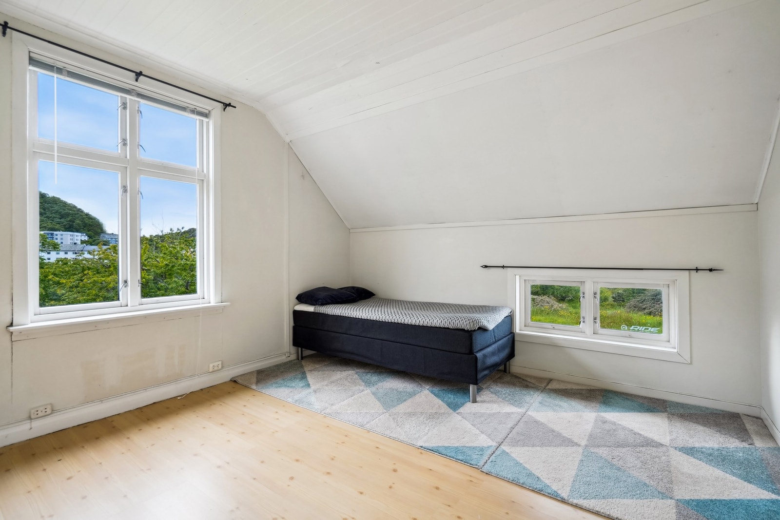 Stort soverom med god plass til dobbeltseng. Galleribilde