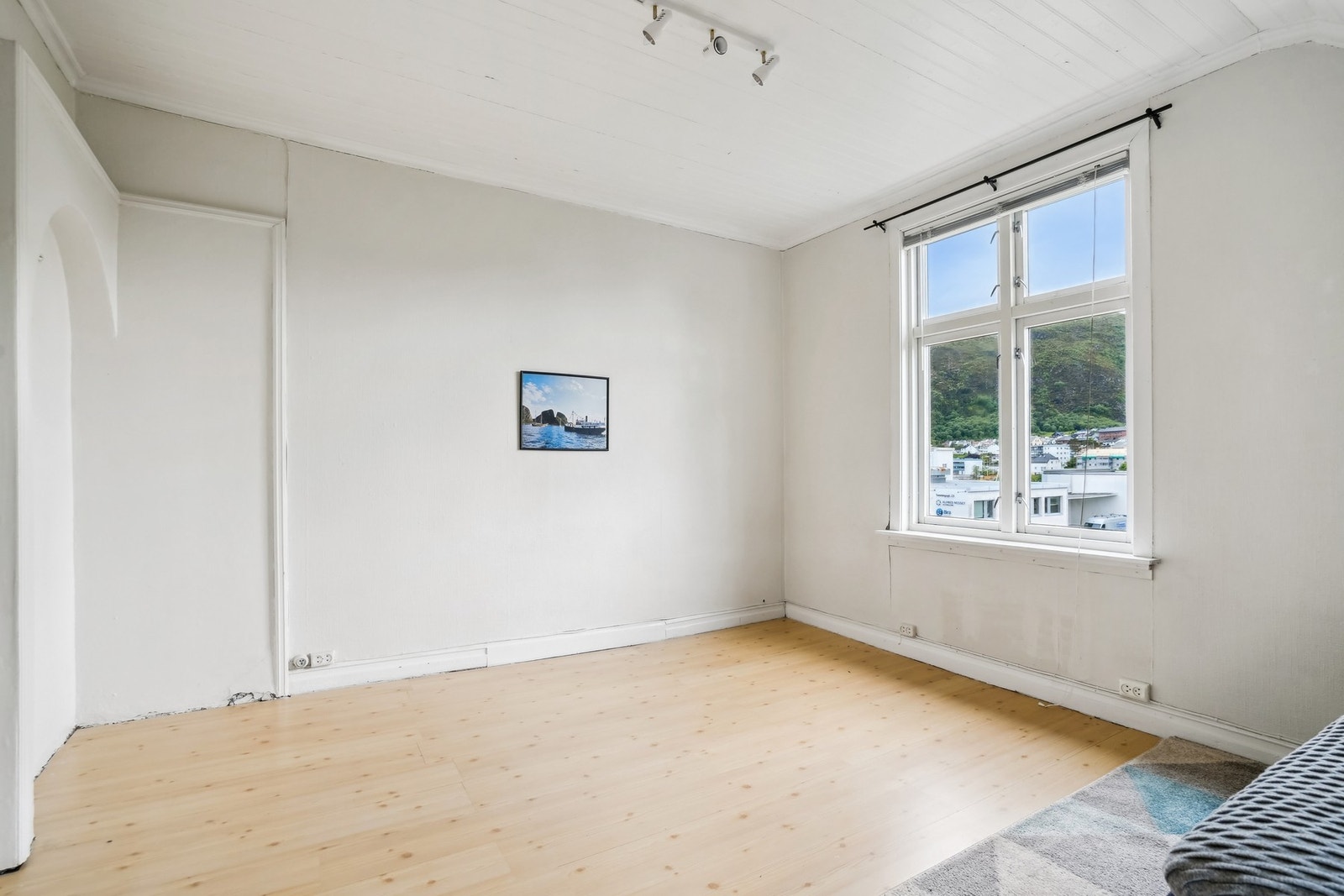 Vinduet vender mot vest og gir gode lysforhold. Galleribilde