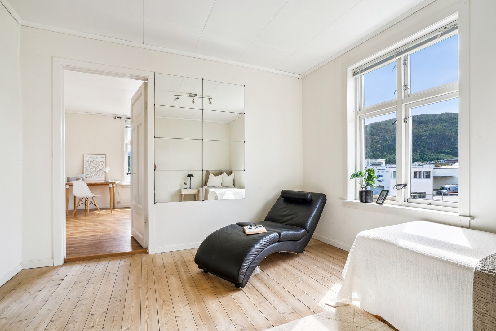 Vindu mot vest gir gode lysforhold. Galleribilde