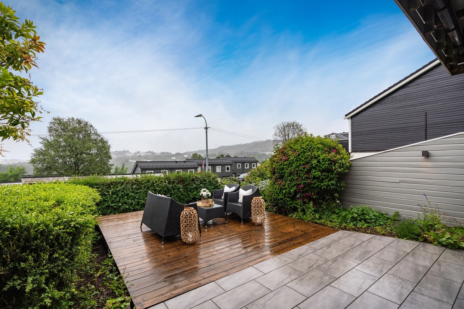 - En romslig terrasse (40 kvm) med plass til både spisegruppe og loungemøbler - Perfekt for hyggelige grillkvelder med venner og familie(!) - Galleribilde