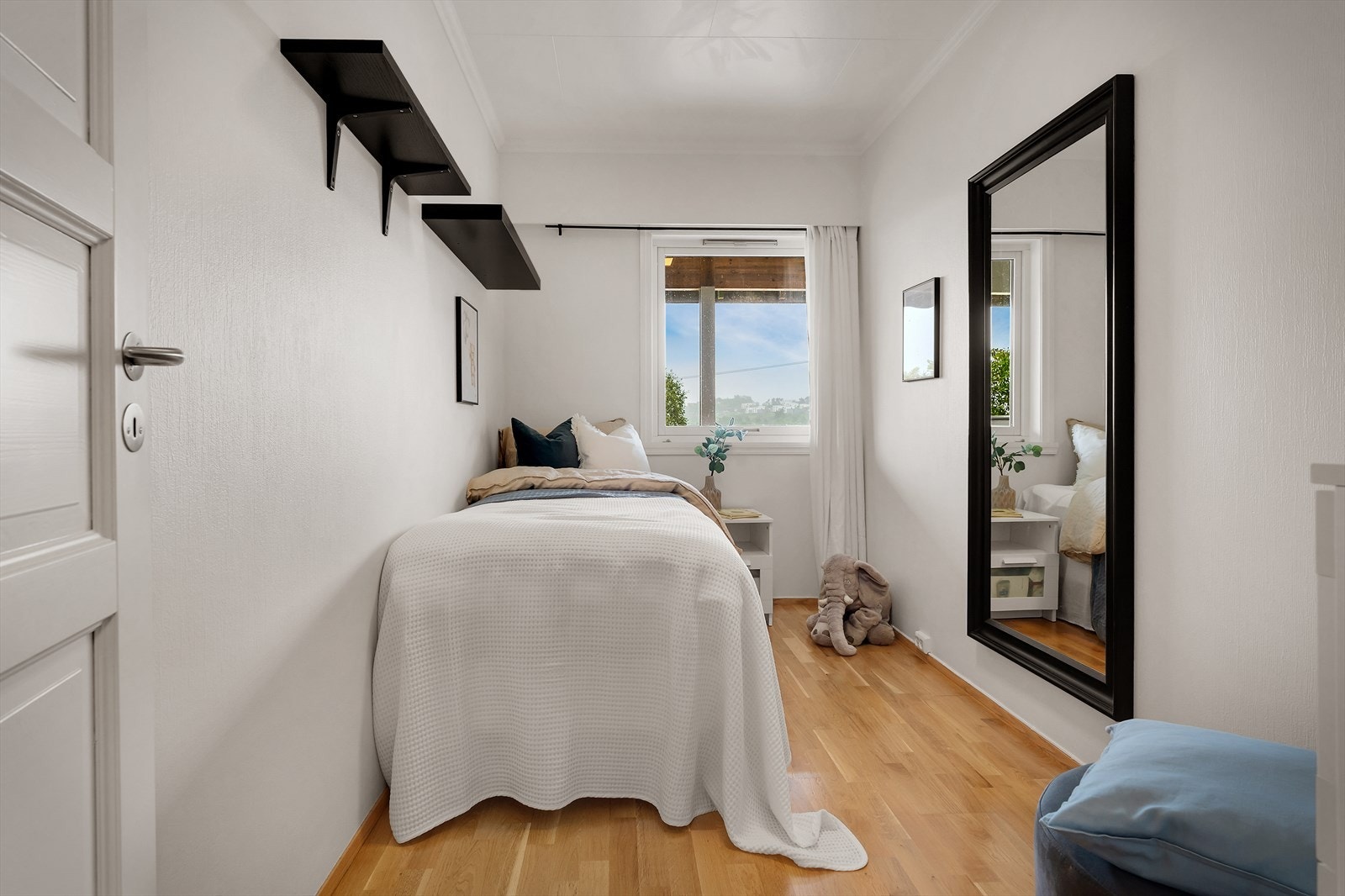 - Det andre soverommet måler ca. 6,9 kvm - Galleribilde