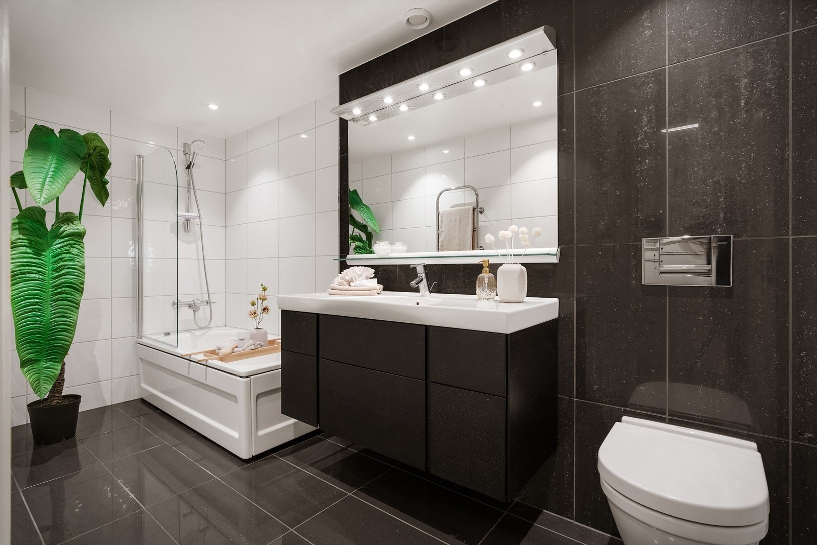 - Her kan du nyte følelsen av hverdagsluksus med ekstra god plass og et deilig badekar - Galleribilde