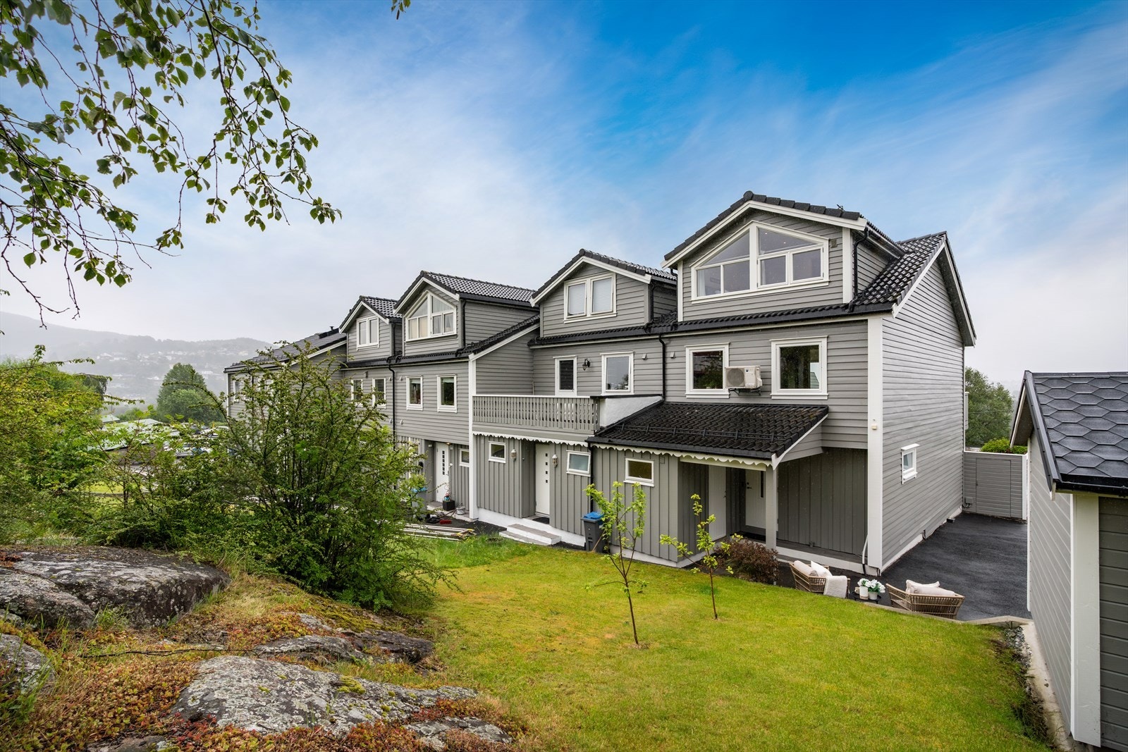 - Veldrevet borettslag med flotte grøntarealer og lekeplass for de yngste - Galleribilde