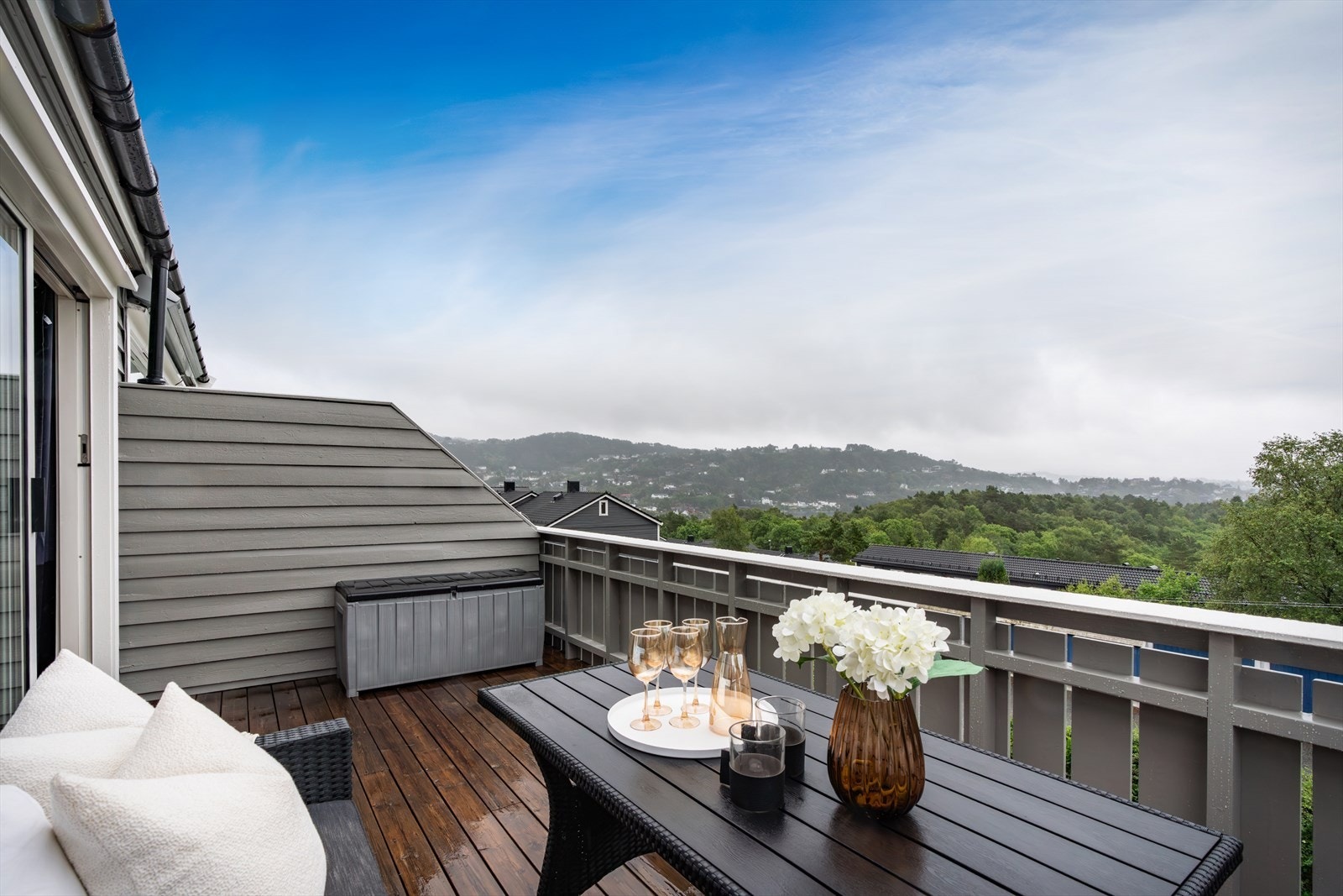 - Her kan du nye solskinnsdagene med noe godt i glasset! - Galleribilde