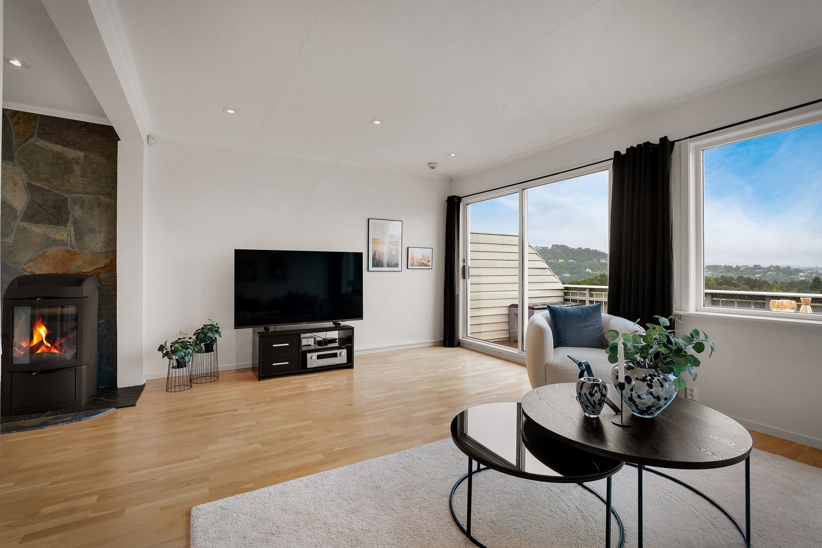 - Merk innfelte downlightsene i himlingen - Galleribilde