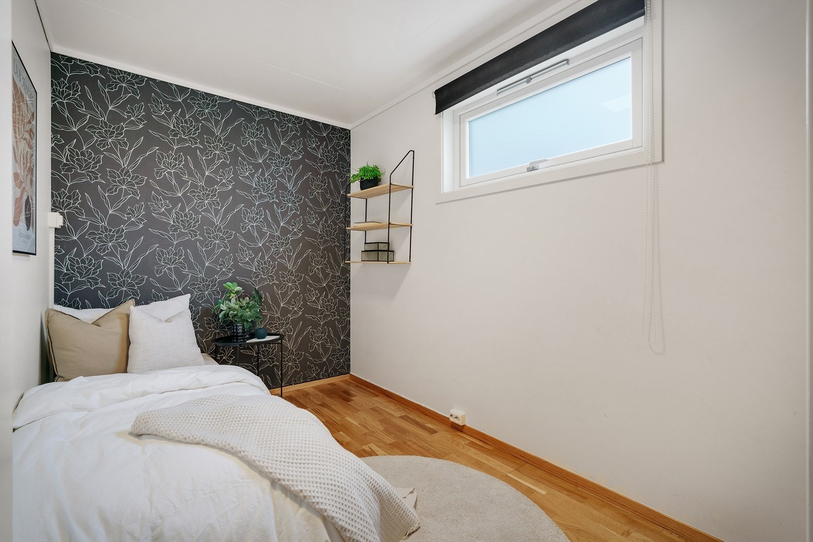 - Rommet måler ca. 7,3 kvm og er innredet som soverom - Galleribilde