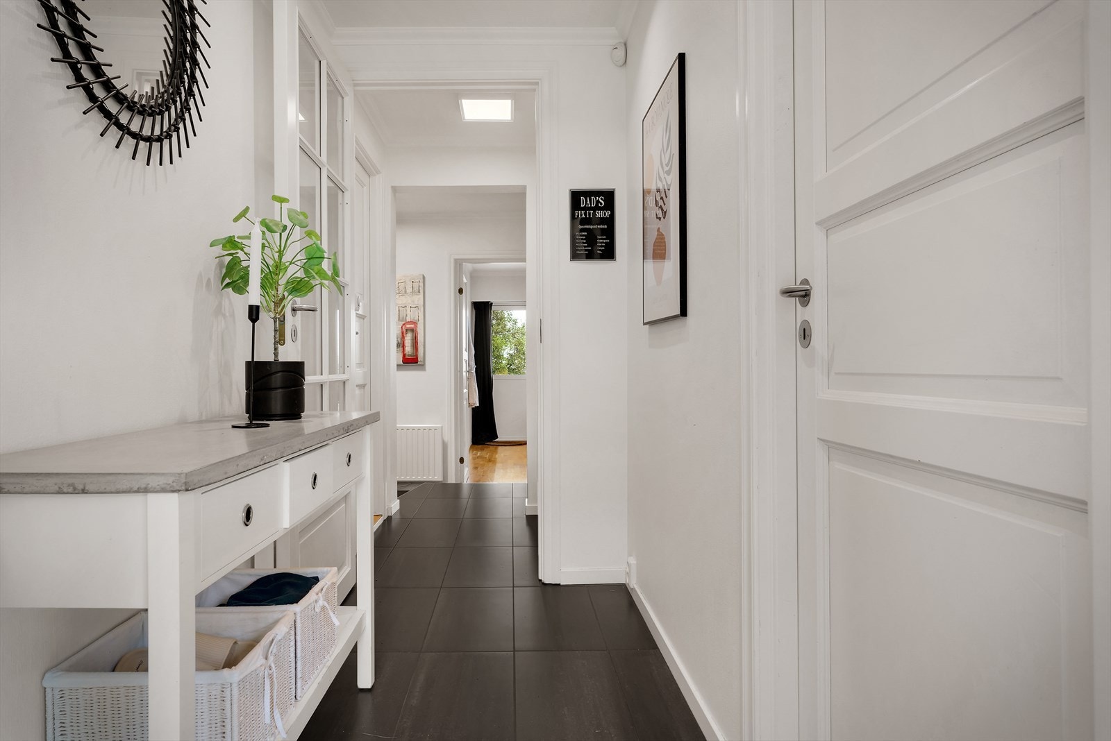 - Boligen holder en gjennomgående god standard og har et totalt innvendig bruksareal på 136 kvm. Velkommen inn! - Galleribilde