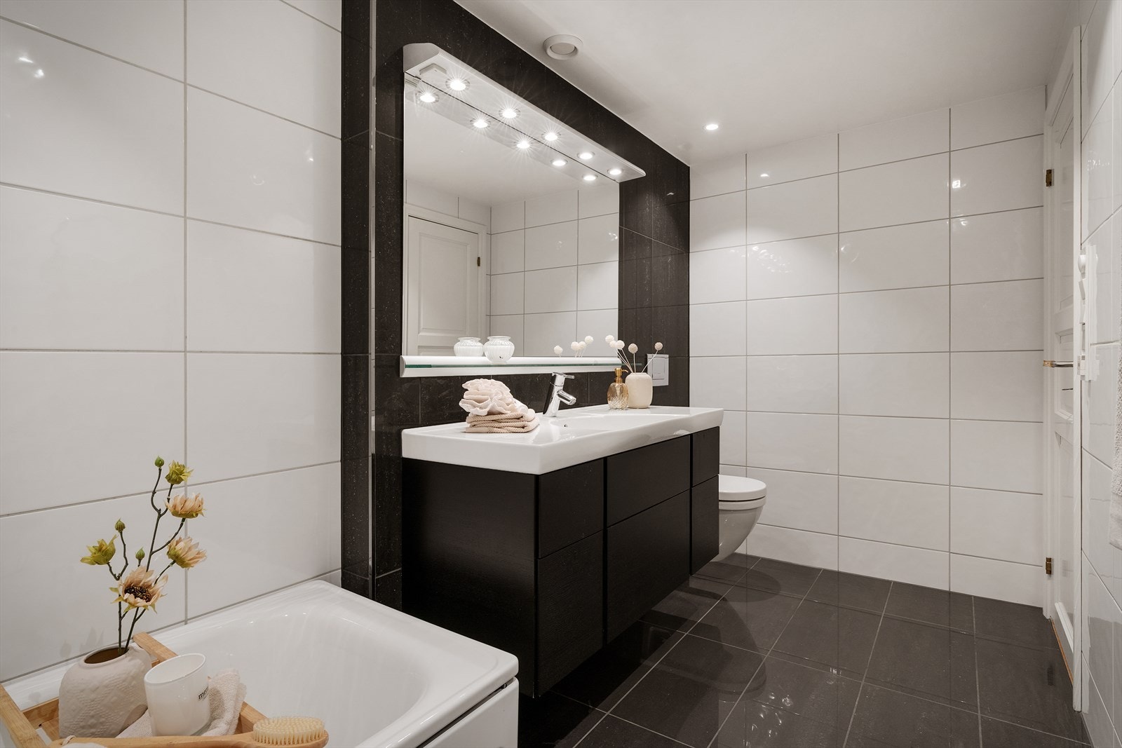 - Baderommet er på 6,1 kvm - Galleribilde