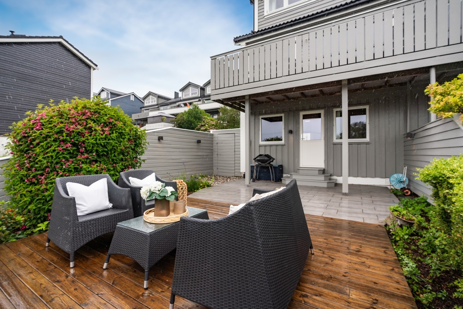 - Selger opplyser om at det er sol på eiendommen fra solen står opp til ca. kl. 20.30 midtsommer - Galleribilde