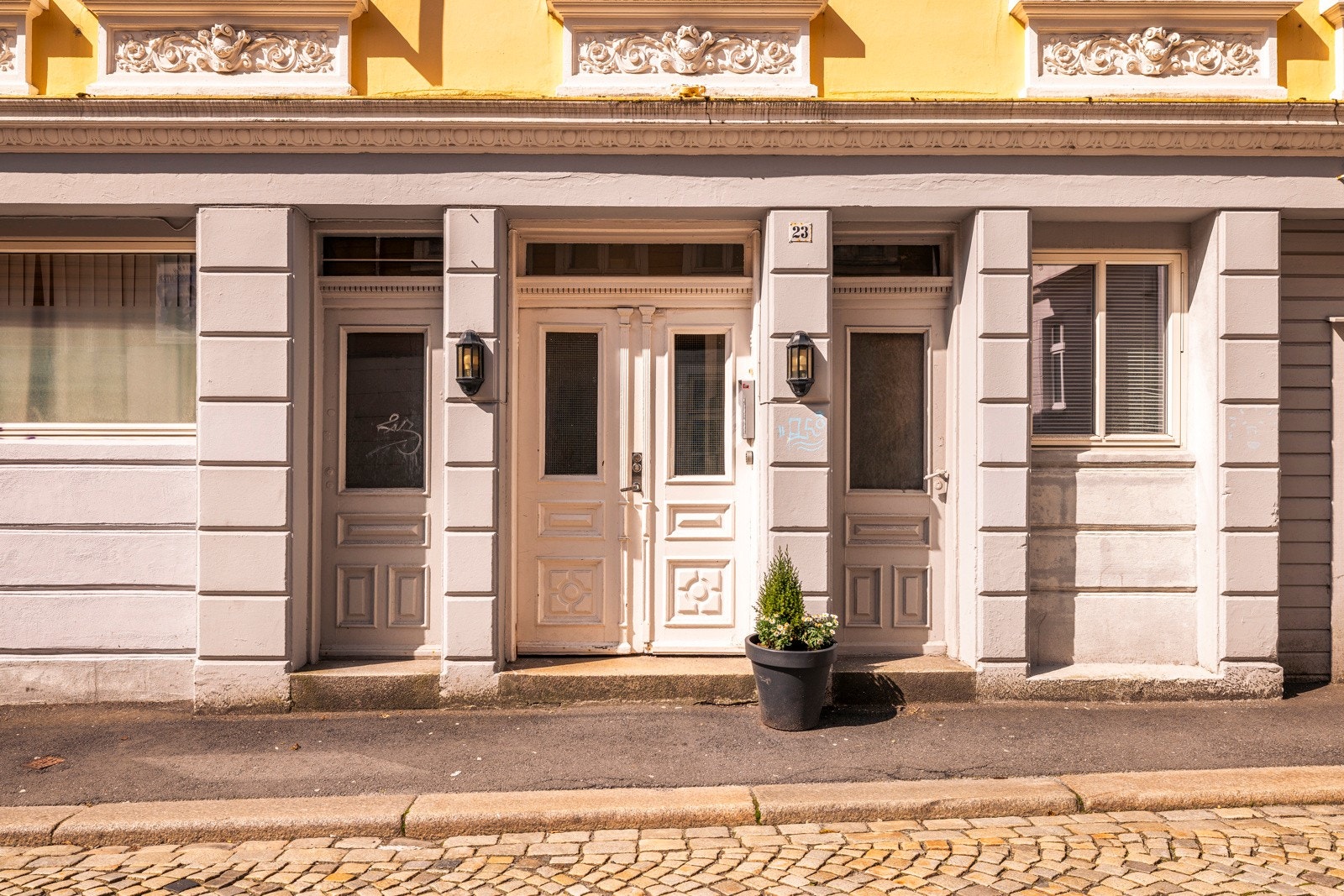 - Pent og velholdt inngangsparti - Galleribilde