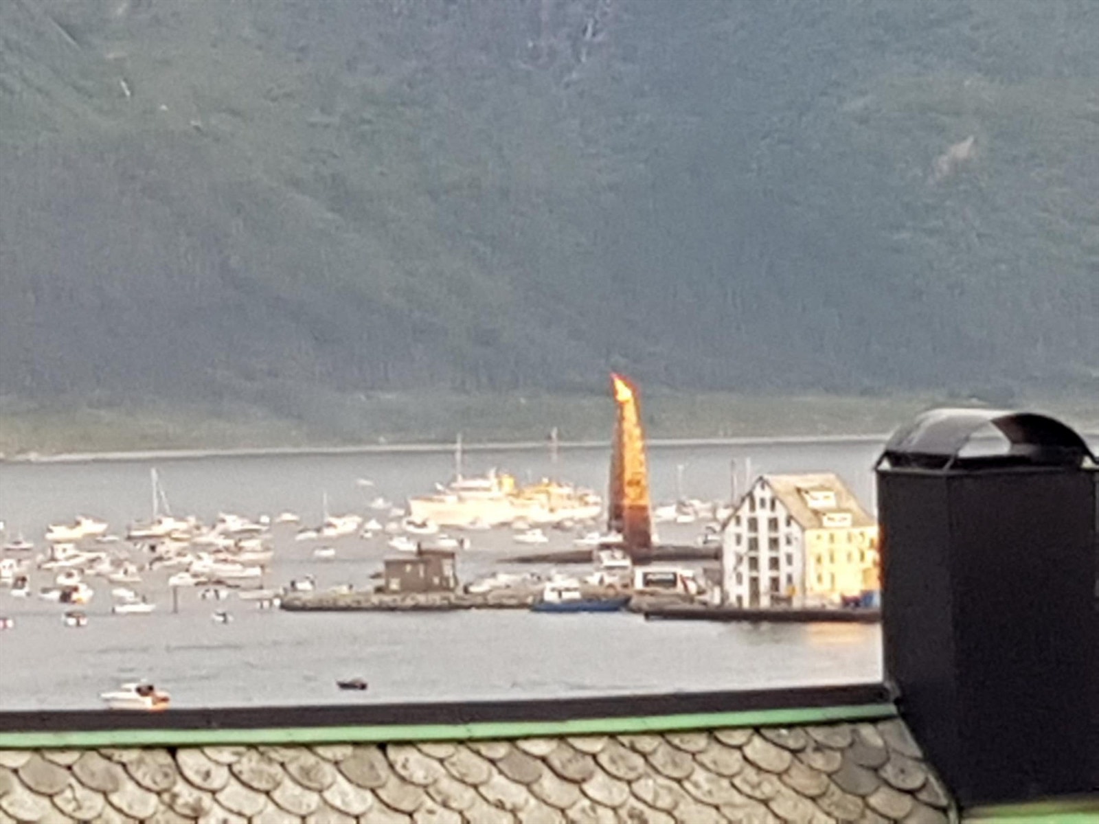 Fra leiligheten har man også flott utsikt mot det tradisjonsrike Slinningsbålet. Galleribilde