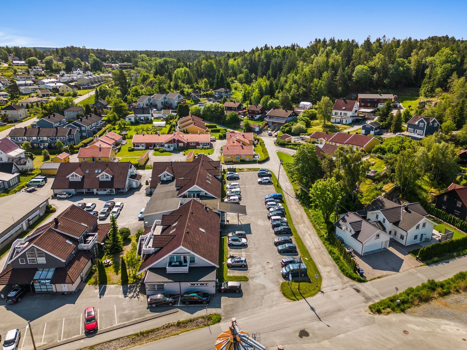 Leiligheten ligger sentralt i Skjeberg med nærhet til E6. Galleribilde