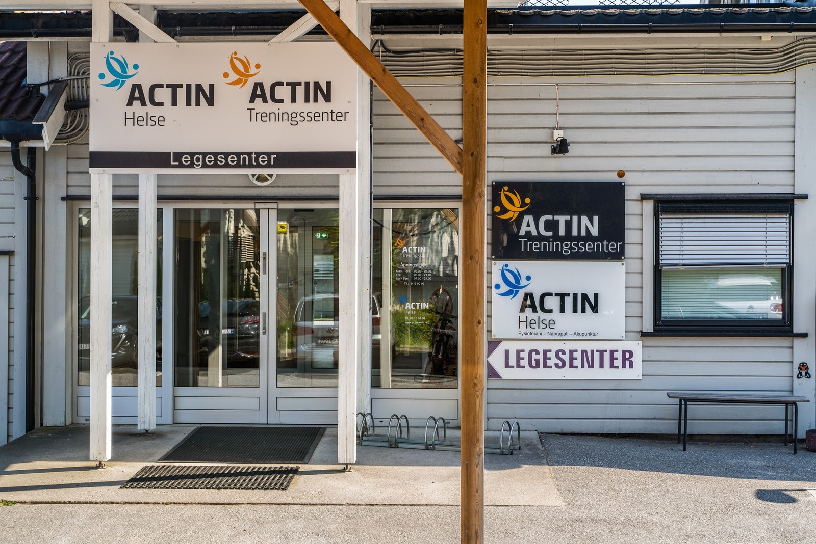 Kort vei til treningssenter og legesenter. Galleribilde