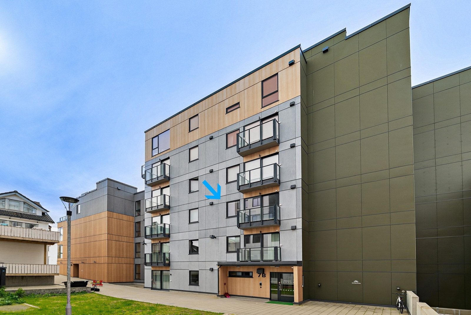 Leiligheten ligger fint plassert, skjermet fra sentrumsveiene. Galleribilde