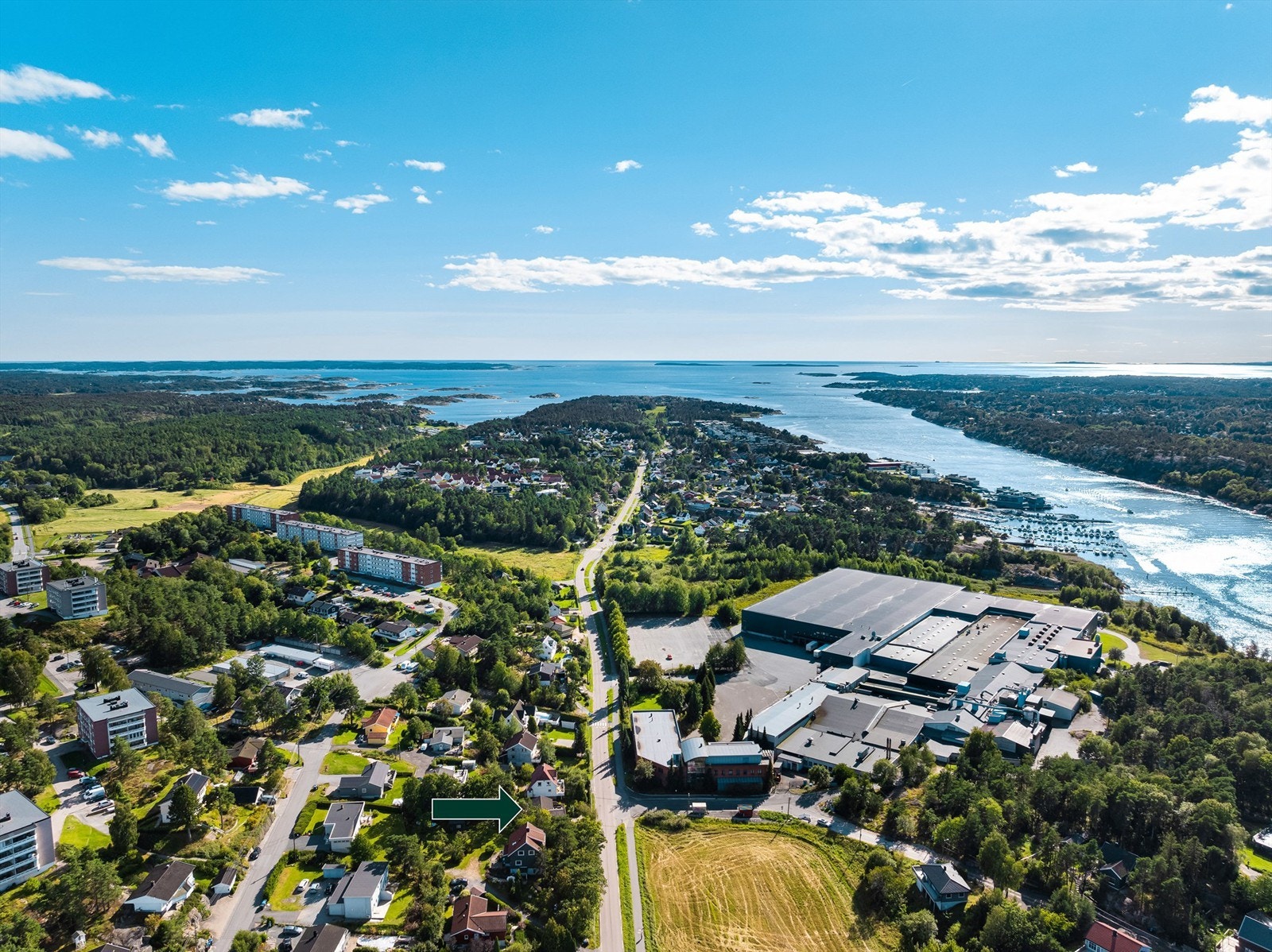 Området er utpreget familievennlig; flere barnehager, barneskole og ungdomsskole er innenfor gangavstand. Galleribilde
