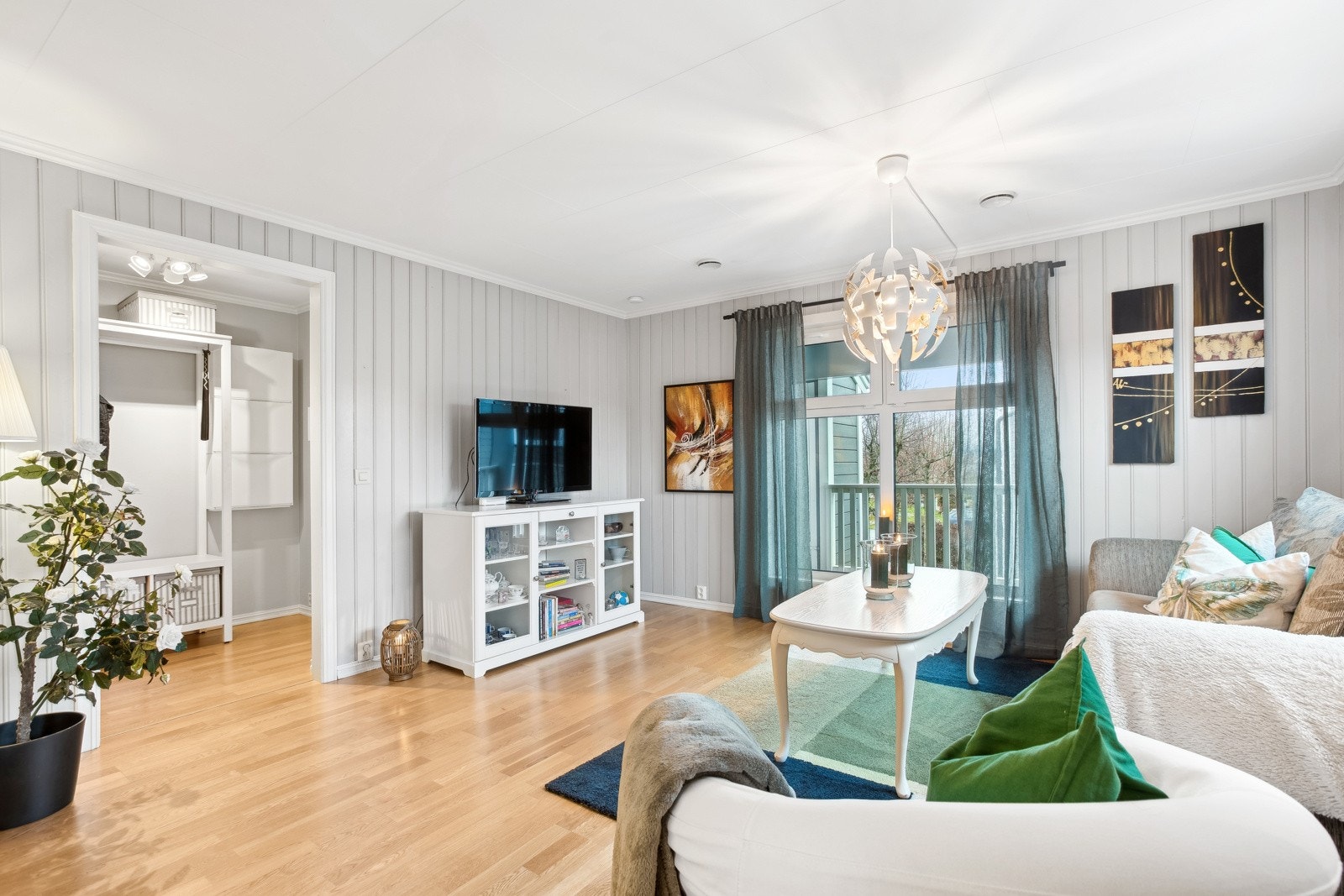 Her kan du trekke deg tilbake og slappe av med en god bok, eller se en spennende film alene eller med venner og familie. Galleribilde