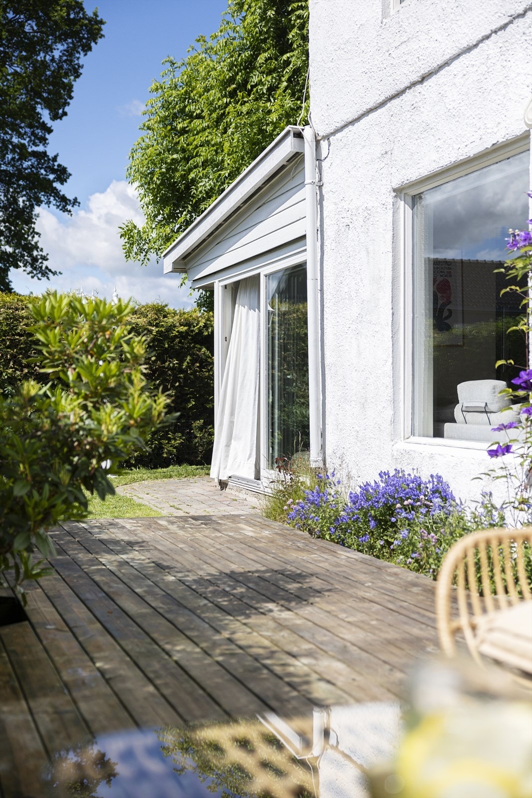 Her får du en hage som snor seg rundt store deler av leiligheten - lag deg det uterommet du alltid har ønsket deg! Galleribilde