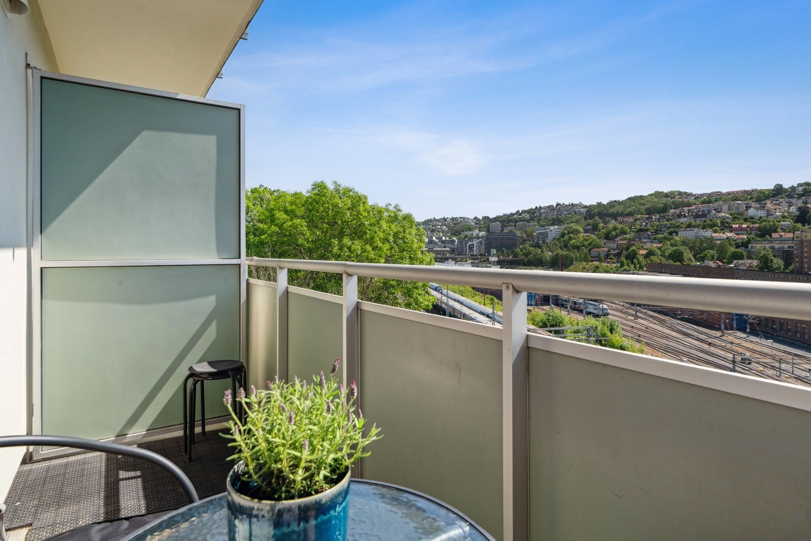 Even Johnsen v/DNB Eiendom har gleden av å presentere en 2-roms leilighet beliggende i sjarmerende Gamlebyen. Galleribilde