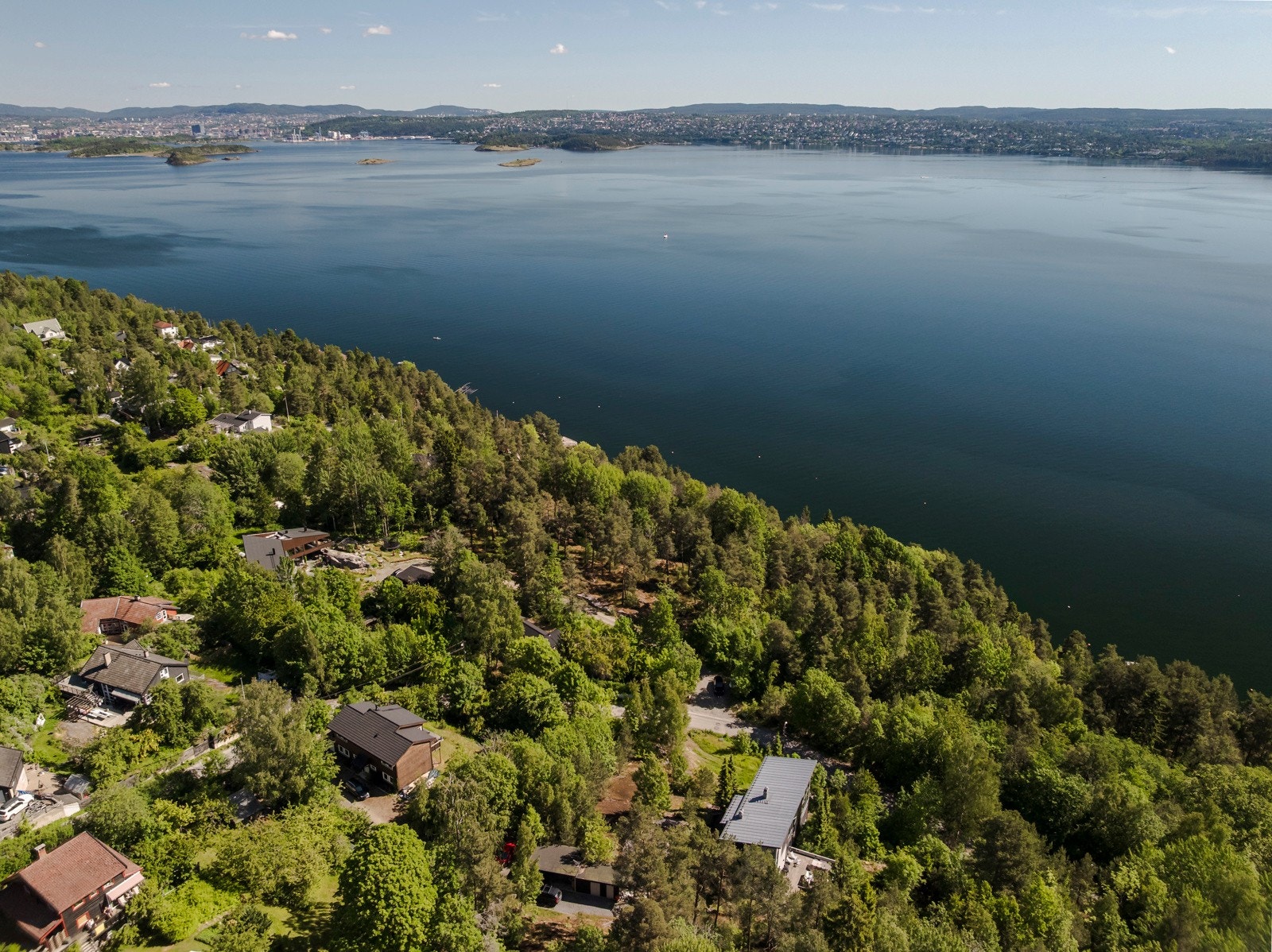 Flere populære badestrender i nærheten, samt Hellviktangen strand og kunstkafè, Galleribilde