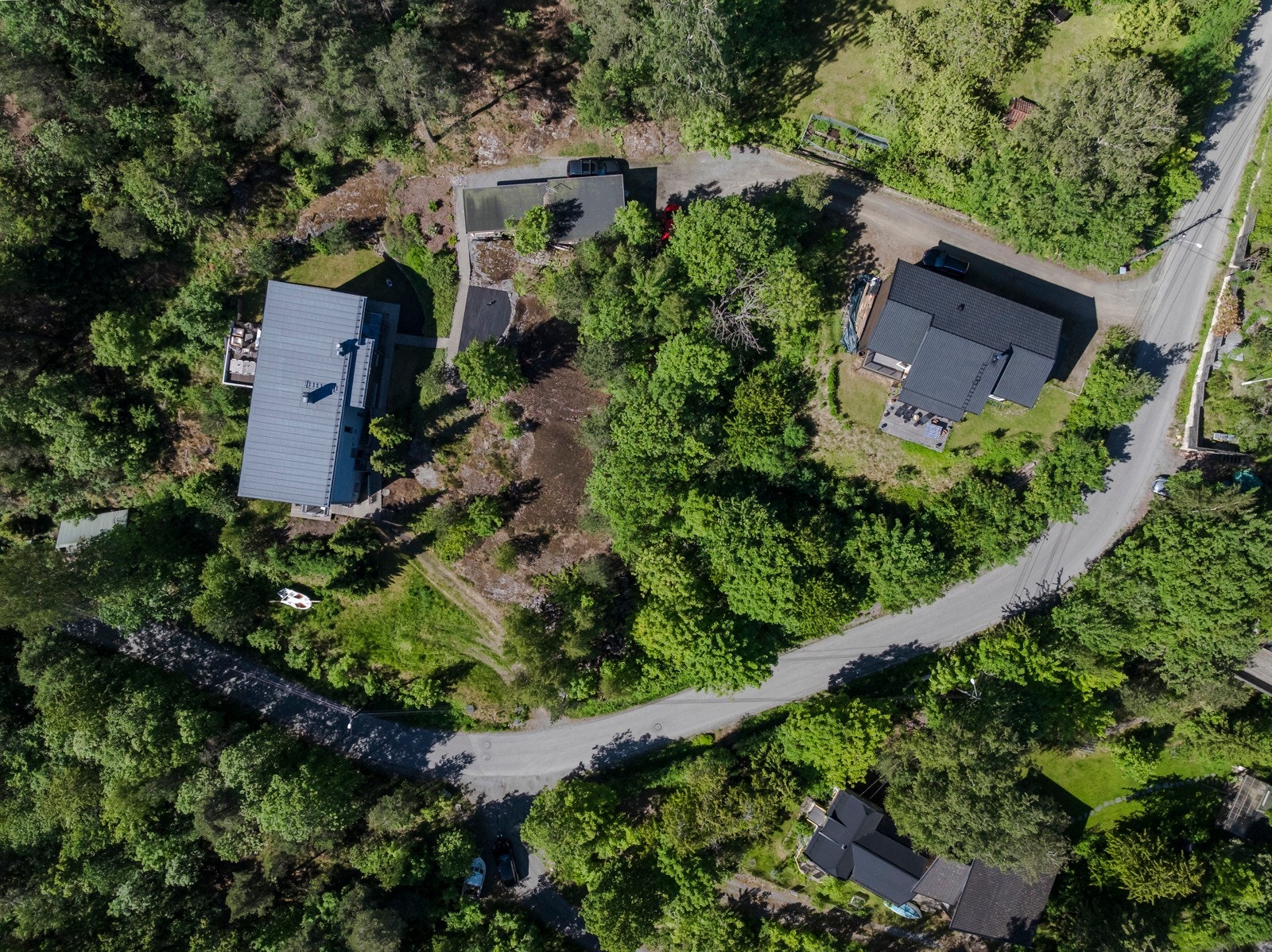 Nærhet til tur-/rekreasjonsområder i Nesoddmarka og sjøen. Galleribilde