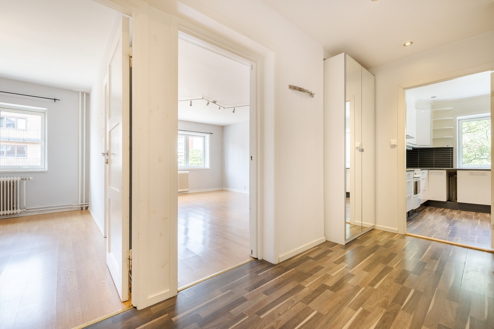 Fra gangen har du inngang til soverom, stue, kjøkken og bad. Galleribilde