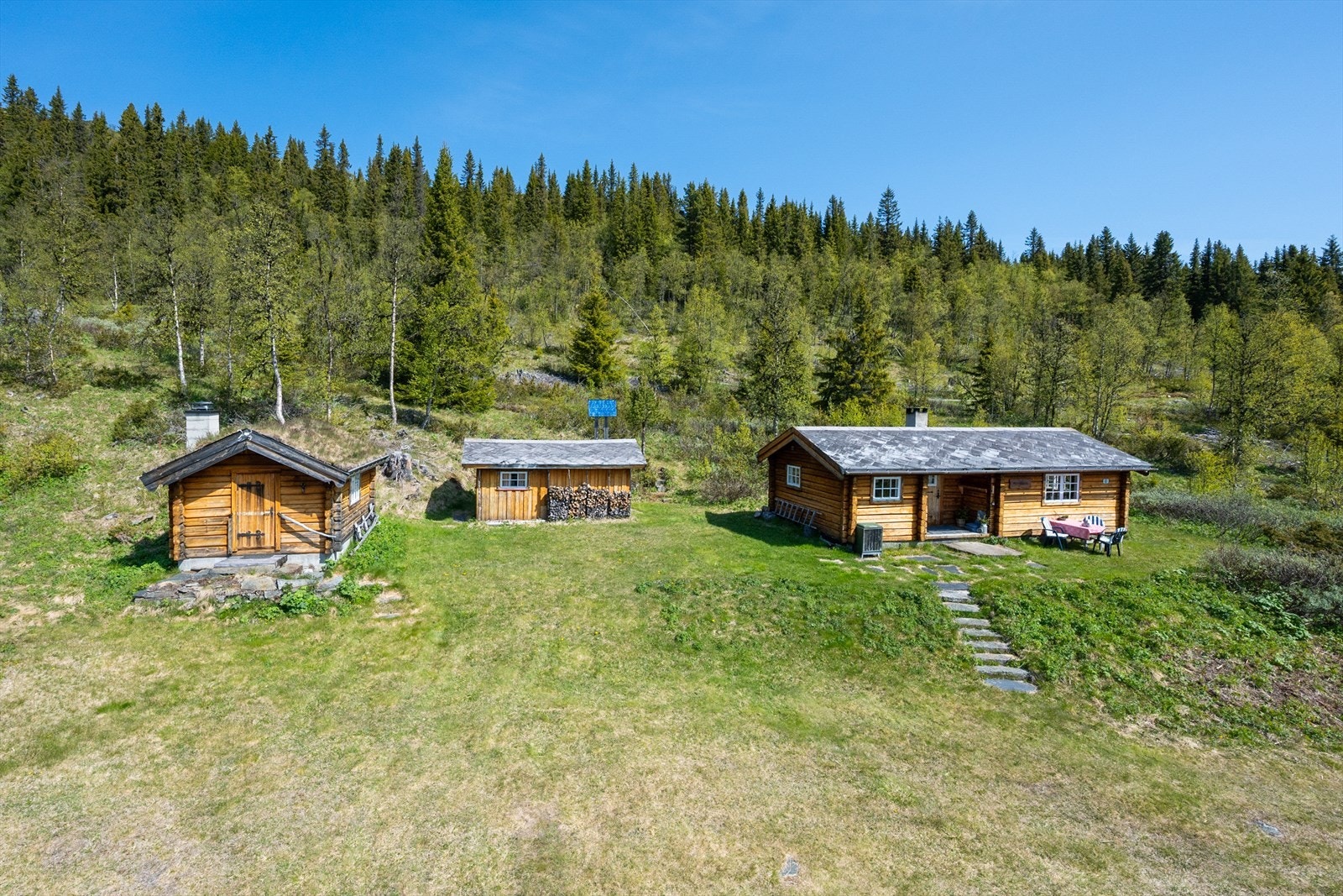 "Granåsen" ligger fint til etter Granåsvegen på Fefor, ca 990 moh. Galleribilde