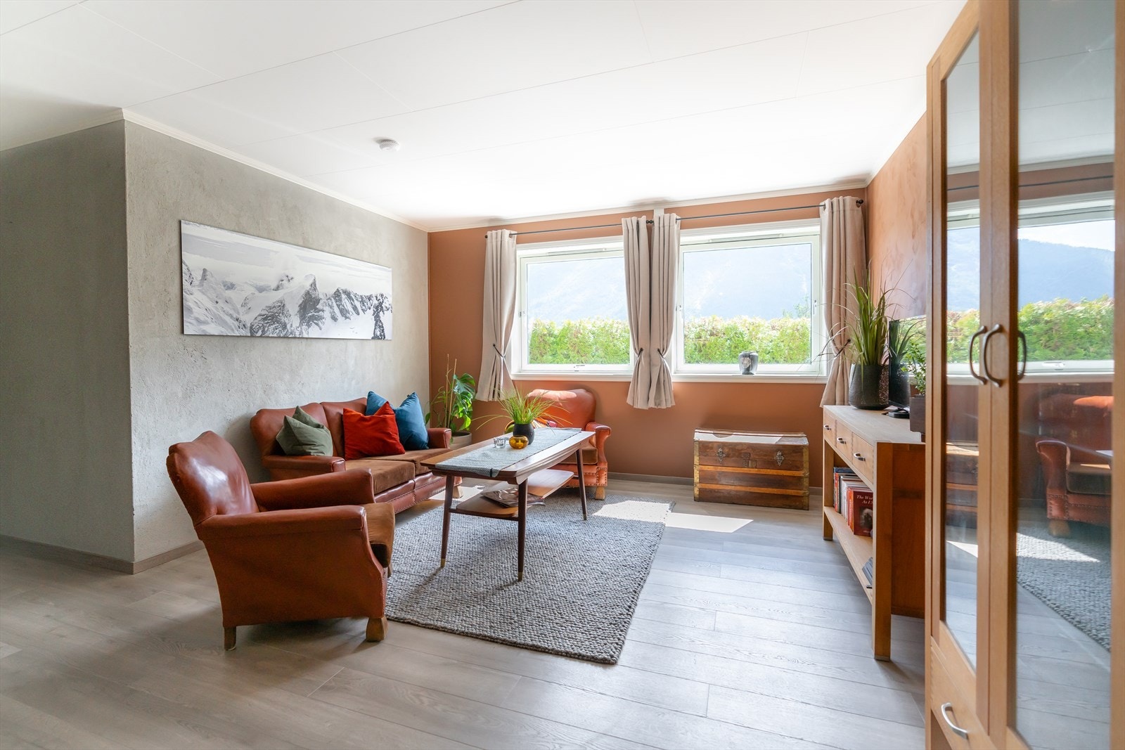 God plass til sittegruppe. Galleribilde