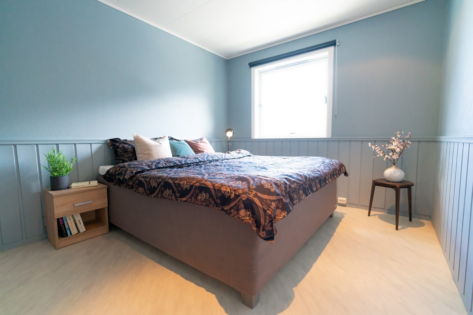 Det er to romslege soverom i 1. etasje. Galleribilde