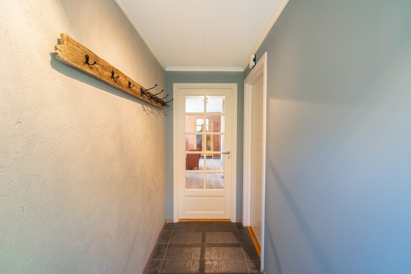 Det er innreia ein hybel i underetasje. Galleribilde