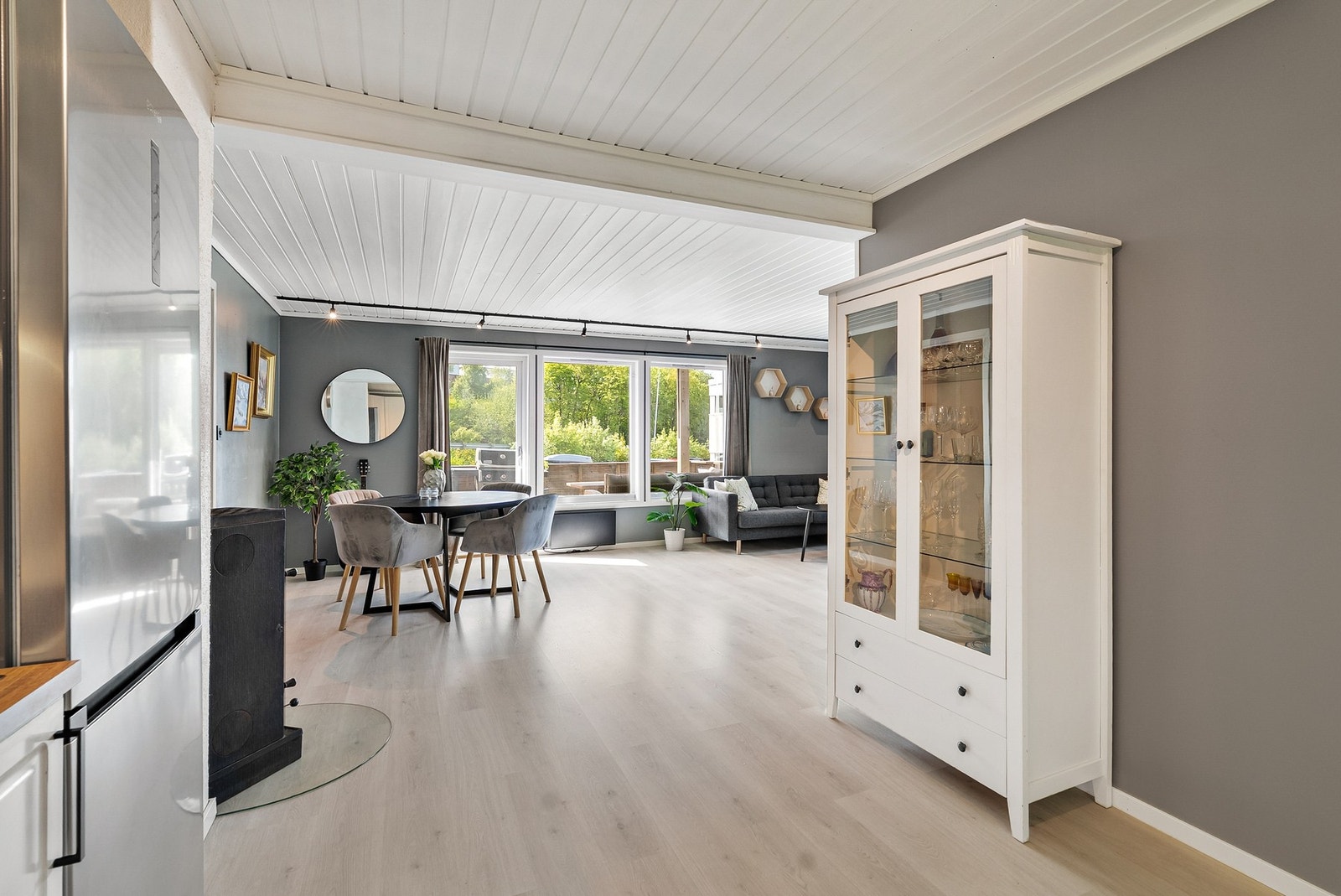 Utgang fra stuen til balkong. Galleribilde