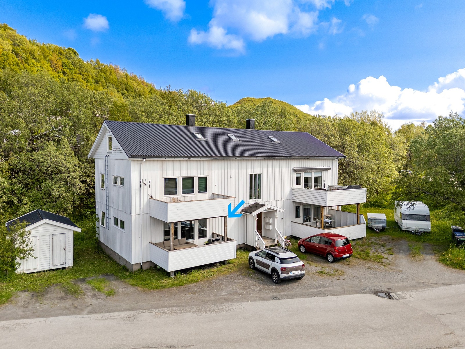 Praktisk beliggenhet i 1.etasje. Utebod på siden av bygget. Galleribilde