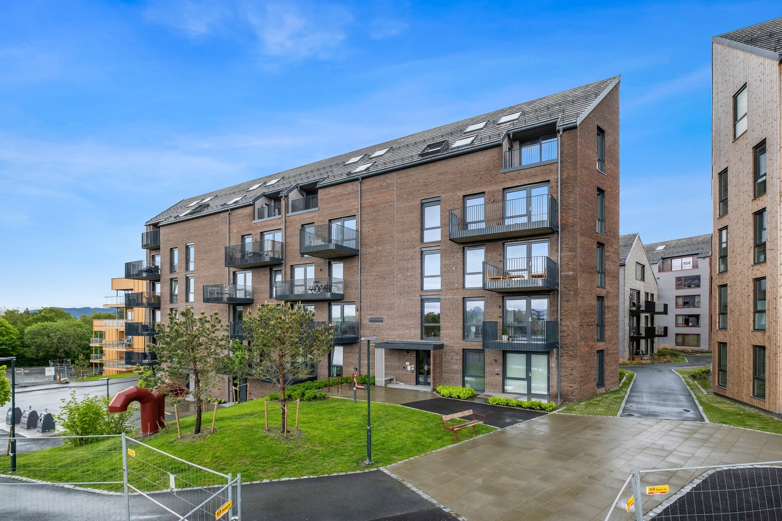 Leiligheten befinner seg i toppetasjen i høyre hjørne. Galleribilde