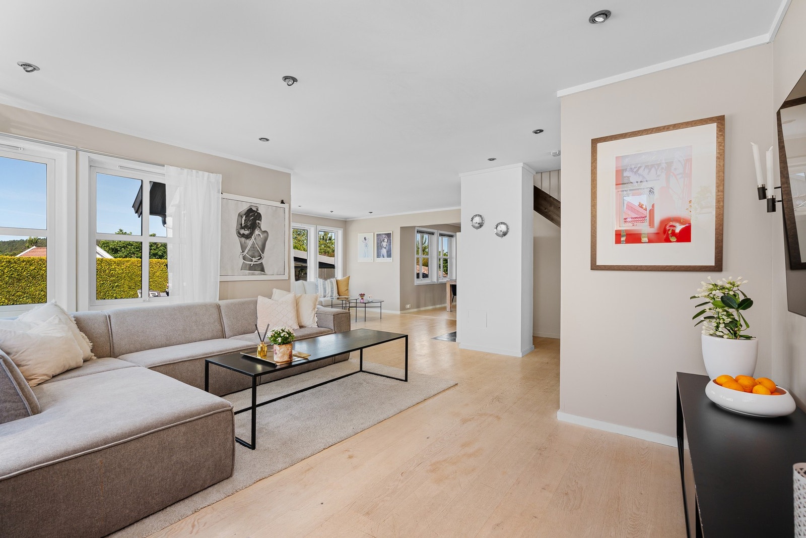 Utgang til hage og støpte plattinger Galleribilde