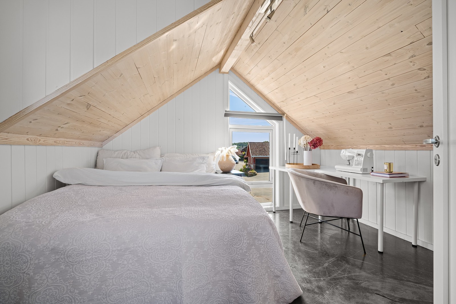 Garasjeloft - ikke godkjent til varig opphold Galleribilde