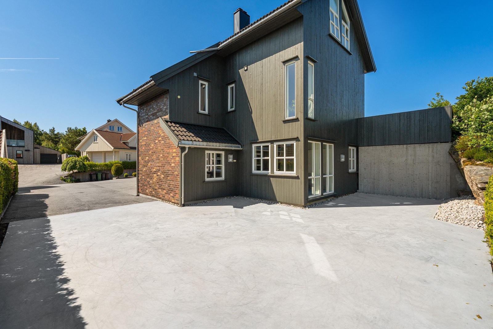 Utleiedel har egen inngang og egen uteplass Galleribilde