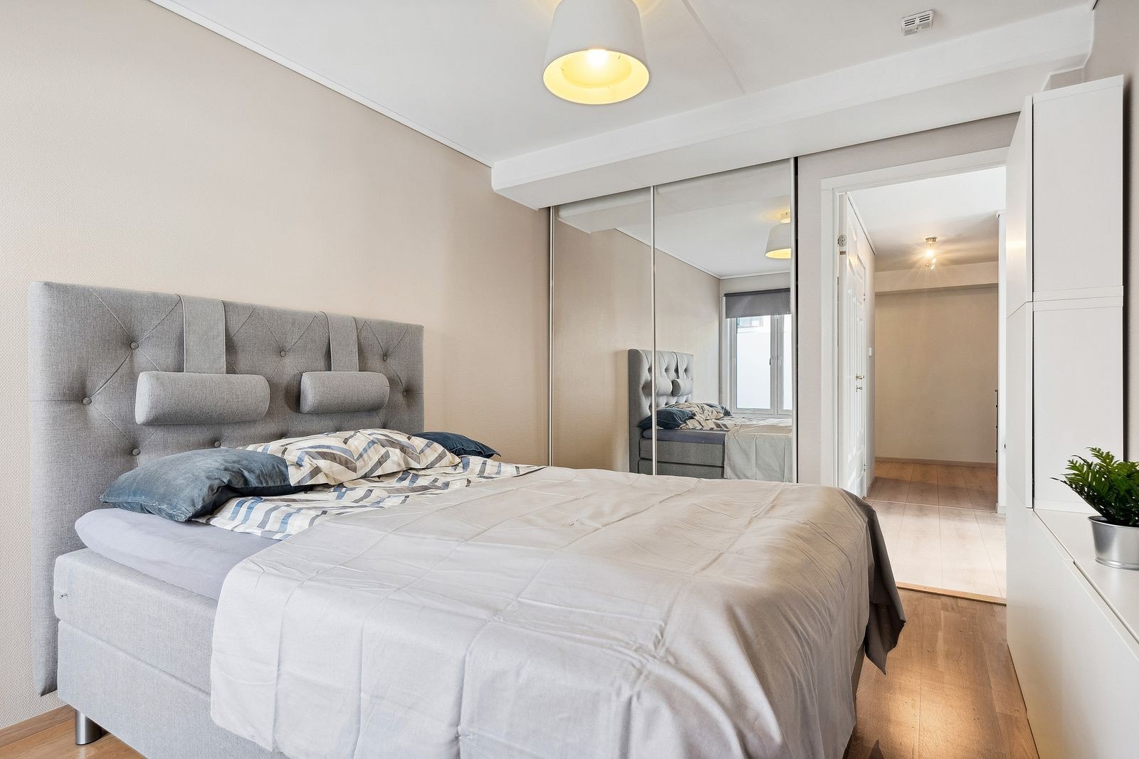 Romslig soverom Galleribilde