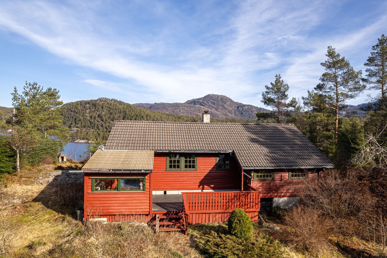Hytta ligg idyllisk til i Barlindbotn Galleribilde