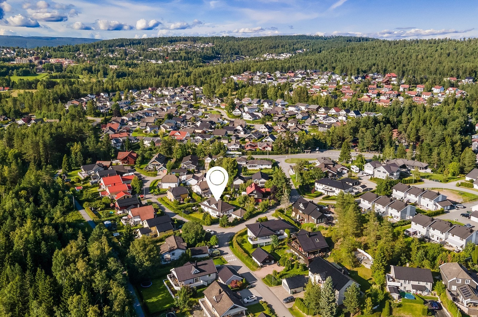 Ca. 5 minutters kjøring til Konnerud sentrum Galleribilde