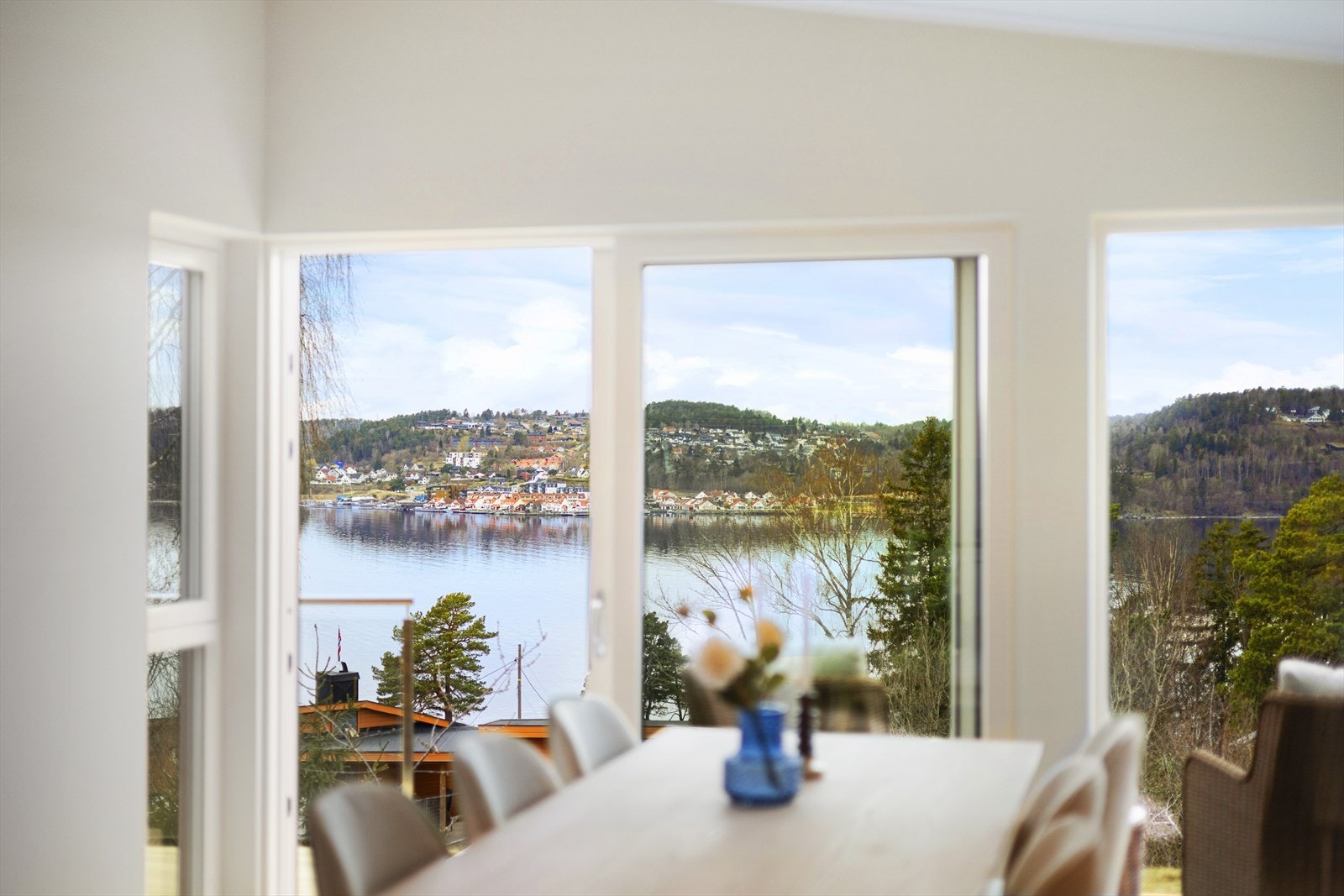 Nydelig utsikt fra spisestuen! Galleribilde