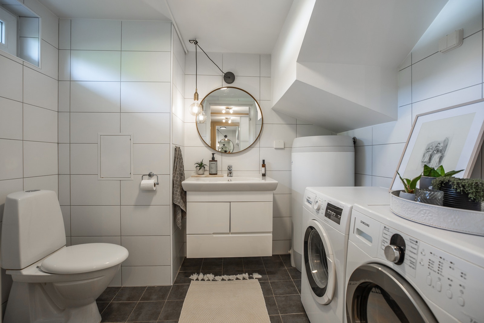 Bad/vaskerom i 1.etg., totalrenovert i 2020 Galleribilde