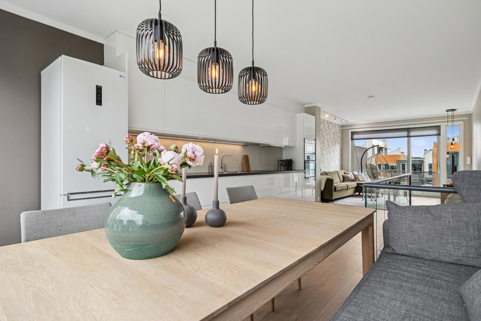 Rundt spisestuen kan man samle venner og familie for gode måltider og hyggelige spillkvelder. Galleribilde