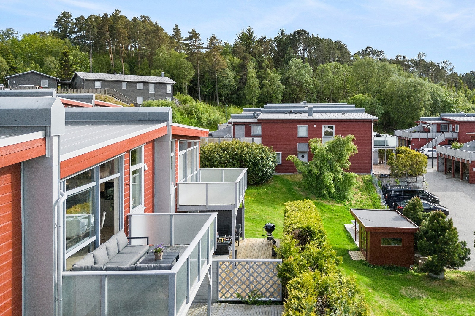 Småhusbebyggelse og grøntareal gjør området til et trivelig nabolag. Galleribilde